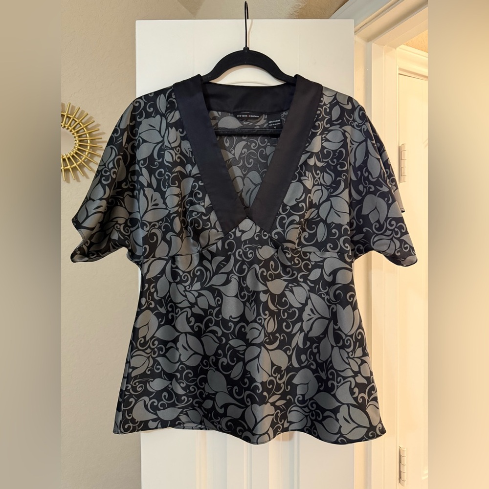 New York & Company Black and Gray Floral Blouse